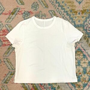 Lululemon T-Shirt Size 6